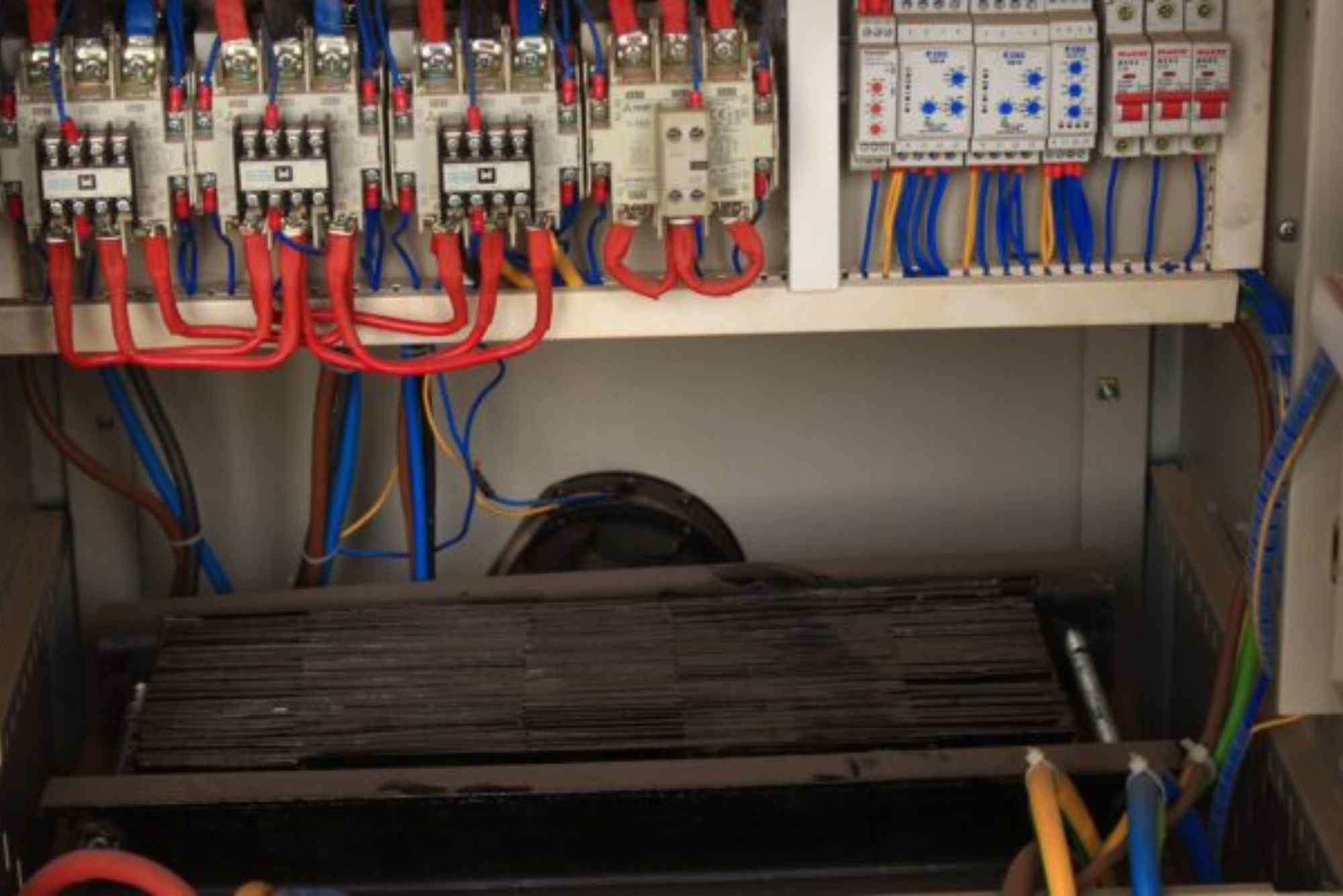 كيفية إصلاح مشاكل سلك الطاقة في المجفف وأهمية خدمات