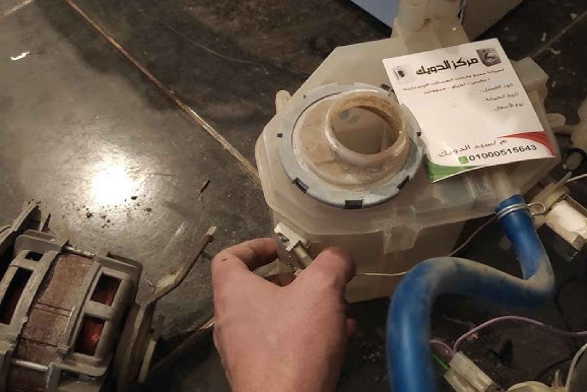 غسالة الأطباق لا تنظف أدوات المائدة الفضية بشكل صحيح